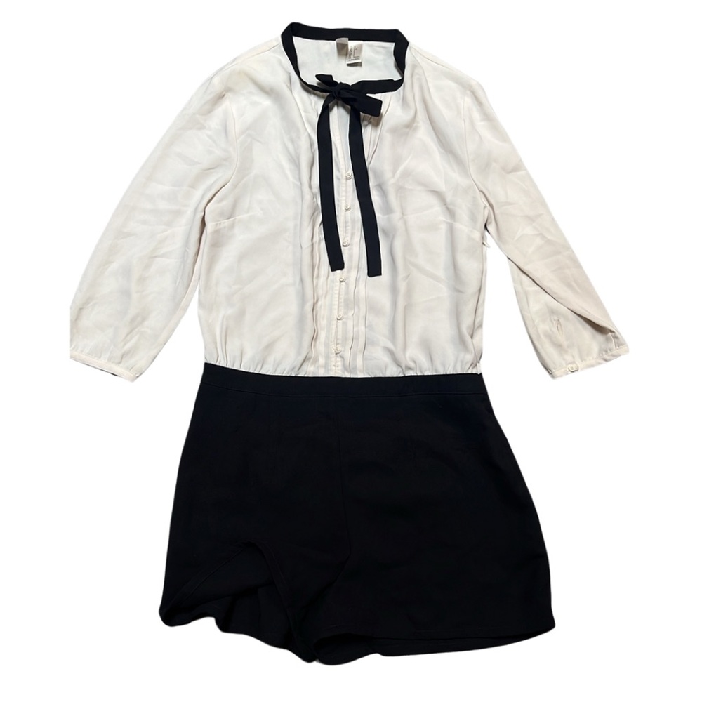 Forever 21 Black & White Blouse with Tie Accent Size Small